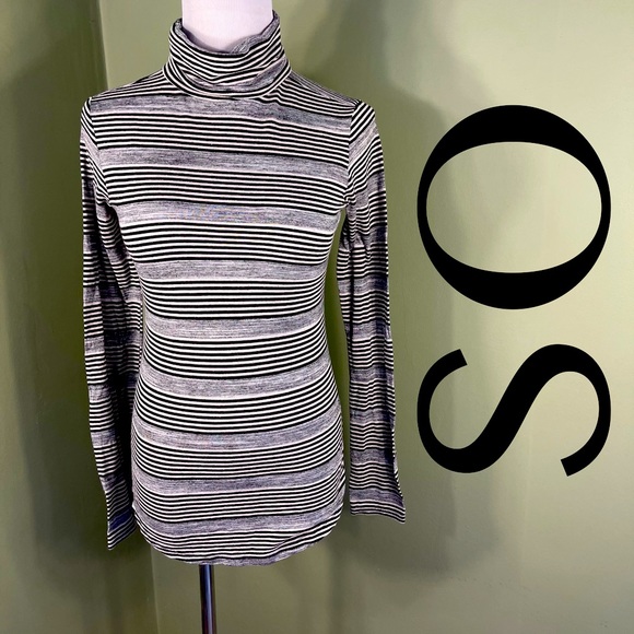 M SO turtleneck - Picture 1 of 7